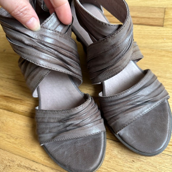 Bussola Taupe Brown Leather Strappy Wedge Heel Sandal - Picture 5 of 6